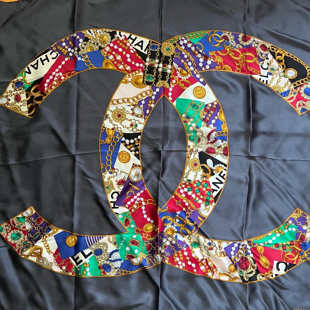 Authentic Preloved Chanel Coco Mark Silk 100% Scarf 85cmx85cm